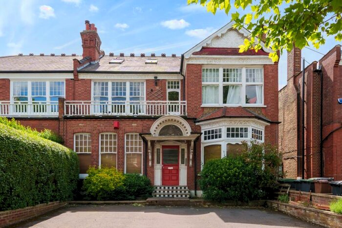 2 Bedroom Flat To Rent In Queens Avenue London, N10