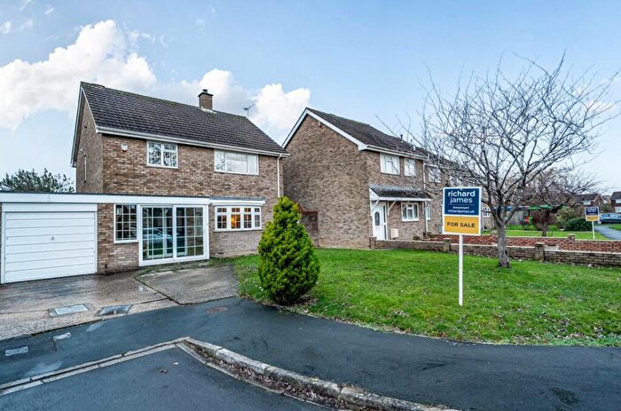 4 Bedroom Detached House For Sale In Merlin Way, Covingham, Swindon, SN3