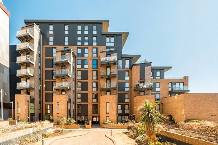 3 Bedroom Flat To Rent In Baltic Avenue, Brentford, TW8