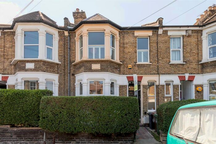 2 Bedroom Flat To Rent In Richmond Road, London, E11