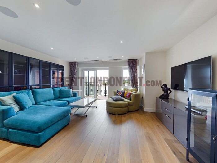 2 Bedroom Flat To Rent In Beaufort Square, Edgware, NW9