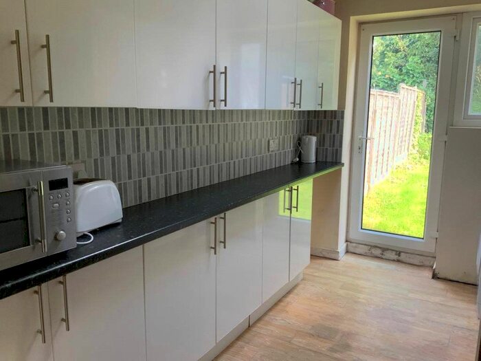 5 Bedroom Flat To Rent In Bingfield St, London, N1