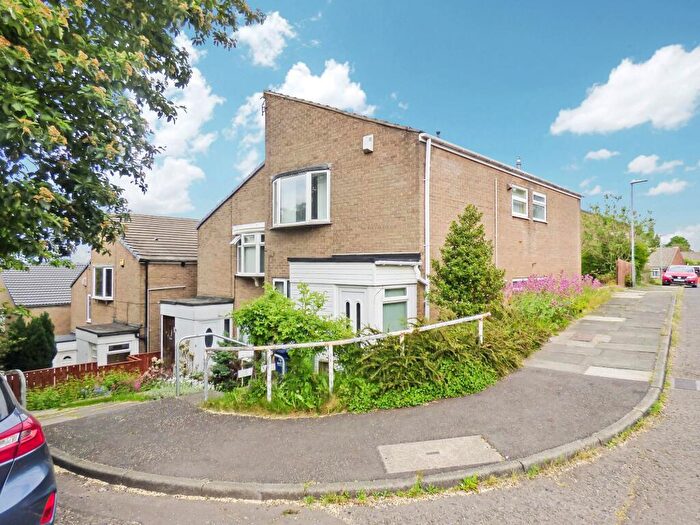 2 Bedroom Flat To Rent In Deans Close, Whickham, Newcastle Upon Tyne, Tyne & Wear, NE16