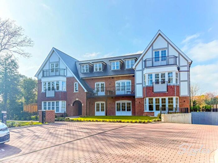 2 Bedroom Flat To Rent In Chewton Farm Road, Highcliffe, Christchurch, BH23
