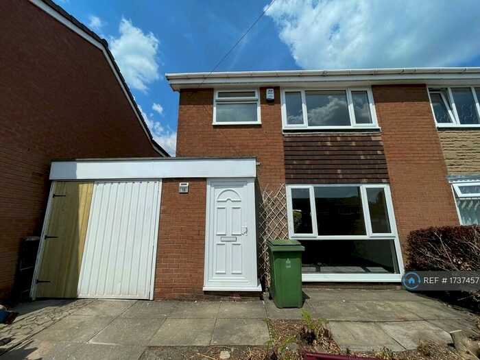 3 Bedroom Semi-Detached House To Rent In Honiton Drive, Bolton, BL2