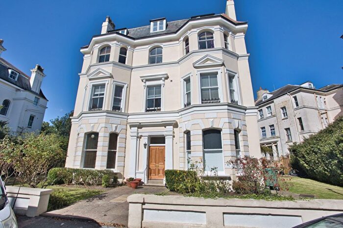 2 Bedroom Flat For Sale In Clifton Crescent, Folkestone, CT20