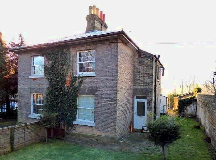 3 Bedroom Cottage To Rent In Upper Sunbury Road, Hampton, TW12