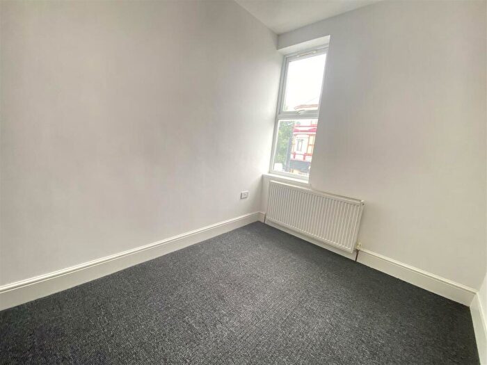 5 Bedroom Flat To Rent In Five Bedroom Dudley Road, Birmingham, B18