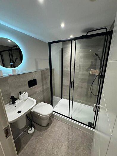 1 Bedroom Flat To Rent In Flat, , Centenary House, North Street Leeds, LS2