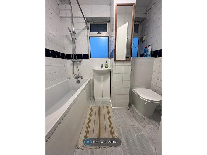 2 Bedroom Flat To Rent In Calcraft House, London, E2