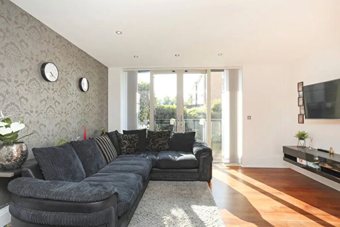 2 Bedroom Flat To Rent In David Wildman Lane, London, NW7