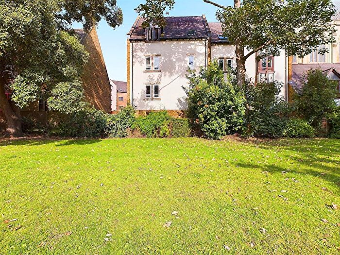 1 Bedroom Flat To Rent In Cloister Close, Teddington, TW11