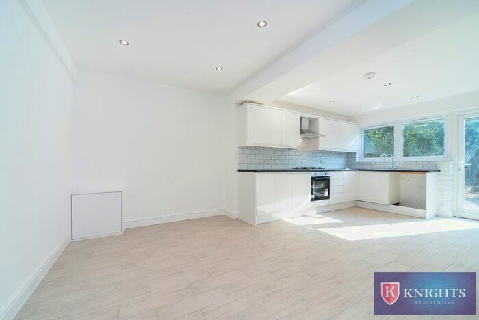 3 Bedroom Property To Rent In Montagu Gardens, London N18