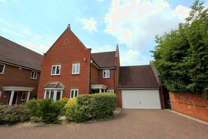 4 Bedroom Detached House To Rent In Kemsley Chase, Farnham Royal, SL2