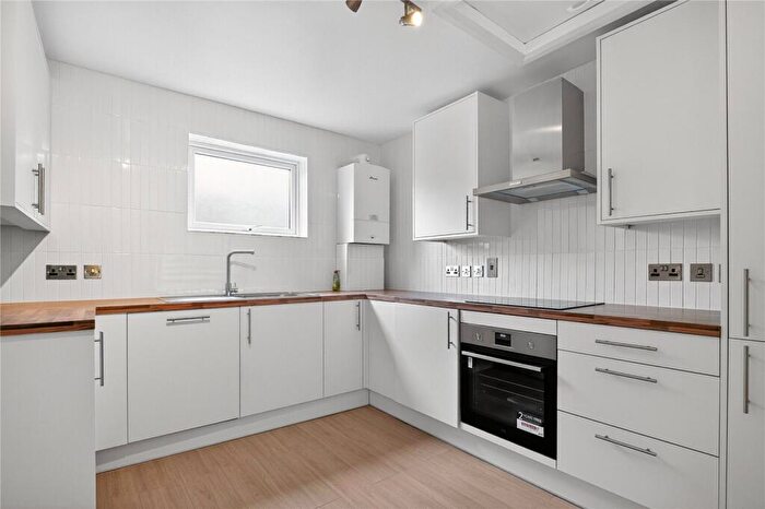 3 Bedroom Apartment To Rent In Stannard Road, London, E8