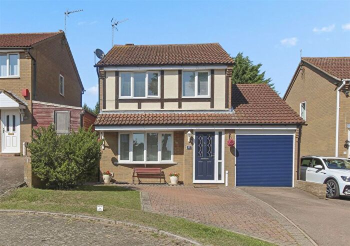 3 Bedroom Detached House For Sale In Drayton Place, Irthlingborough, NN9