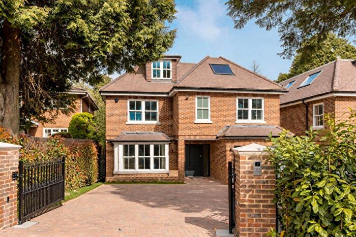6 Bedroom Detached House For Sale In Barnet Gate Lane, Arkley, EN5