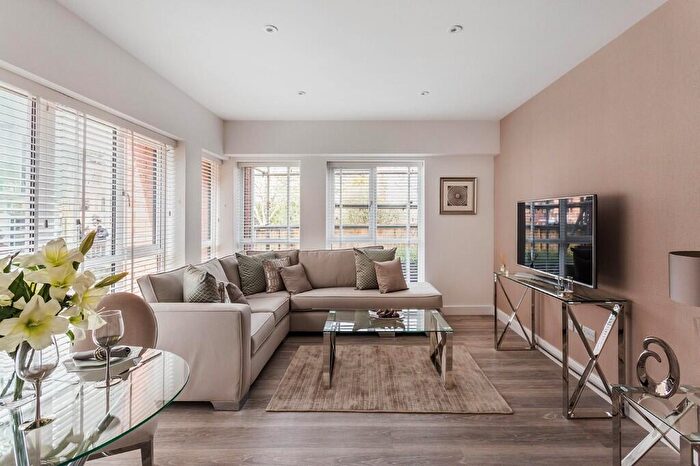 1 Bedroom Apartment To Rent In Holmes Park, North Street, Horsham, RH12