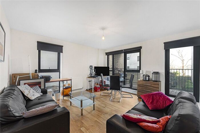 2 Bedroom Apartment To Rent In Green Lanes Walk, London, N4