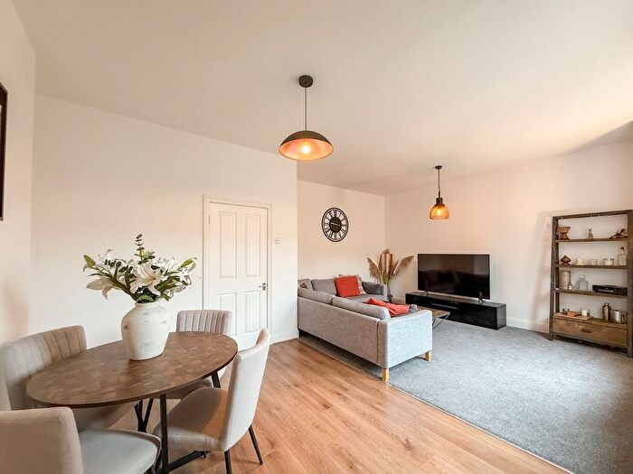 3 Bedroom Flat For Sale In Patterdale Terrace, Gateshead, NE8