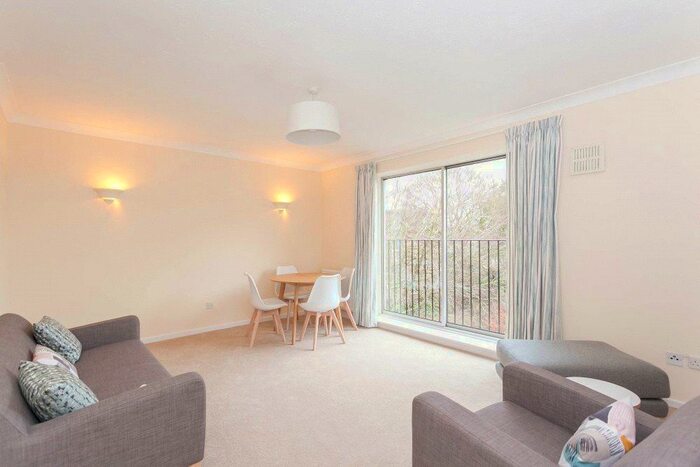 2 Bedroom Apartment To Rent In Radley House, OX2