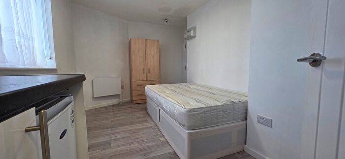Studio To Rent In High Level Drive, London, SE26