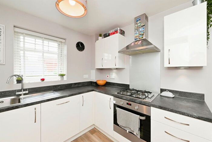 2 Bedroom Flat For Sale In Fieldfare Way, Harlow, CM17
