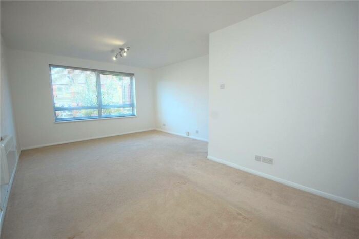 Studio To Rent In Windsor Road, Finchley, N3
