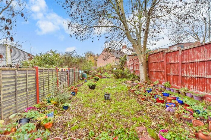 3 Bedroom End Of Terrace House For Sale In Macdonald Road, Gillingham, Kent, ME7