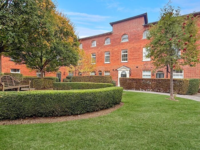 1 Bedroom Flat For Sale In Old St Michaels Drive, Braintree, CM7