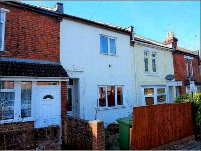 3 Bedroom Terraced House To Rent In Warren Avenue, Southampton, SO16