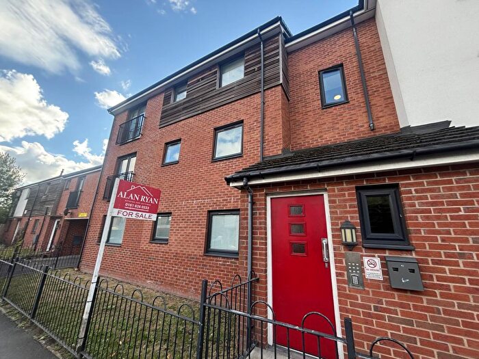 2 Bedroom Flat For Sale In Fields New Road, Chadderton, OL9