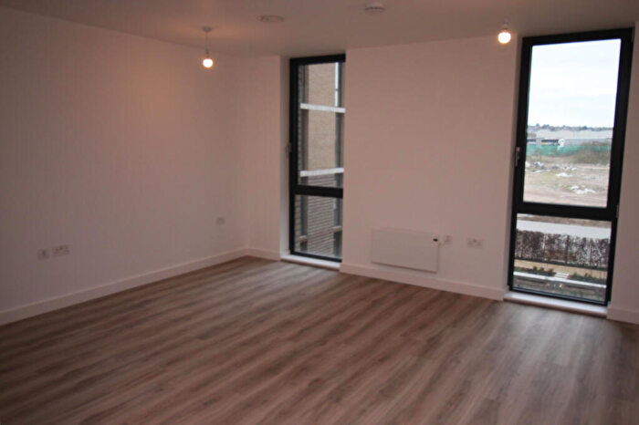 Flat To Rent In Chevette Court, Kimpton Road, Luton, Bedfordshire, LU2