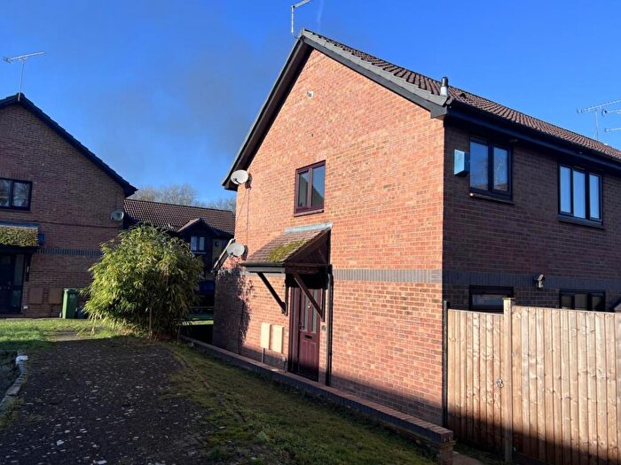 1 Bedroom Maisonette To Rent In Horsebrass Drive, Bagshot, GU19