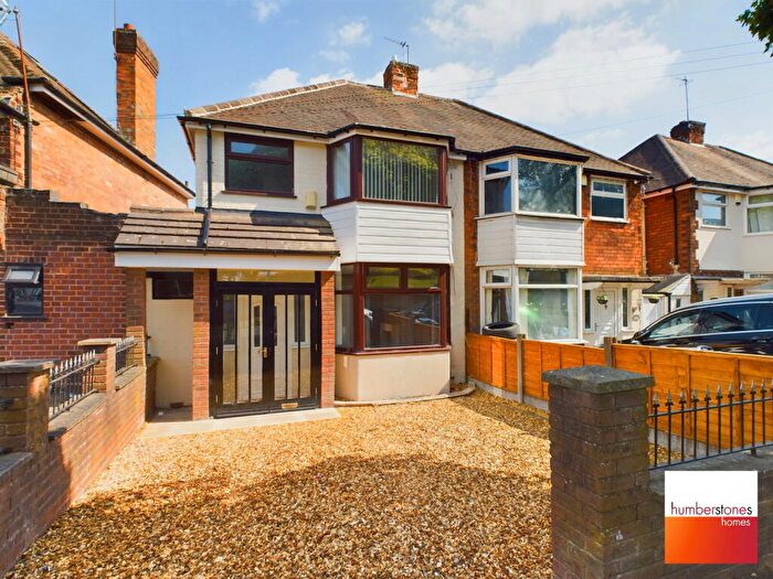 3 Bedroom Semi Detached House To Rent In Ridgacre Lane - Quinton, B32