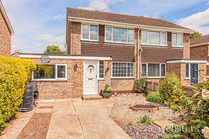 4 Bedroom Semi-Detached House For Sale In Elm Close, Mulbarton, NR14