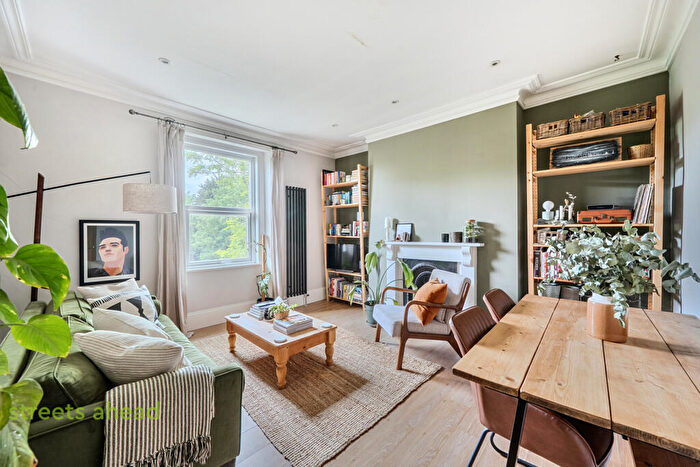 2 Bedroom Apartment To Rent In Belvedere Road, London, SE19