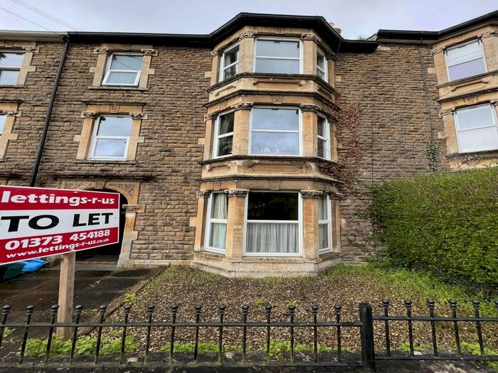 1 Bedroom Flat To Rent In Somerset Road, Frome, Somerset, BA11