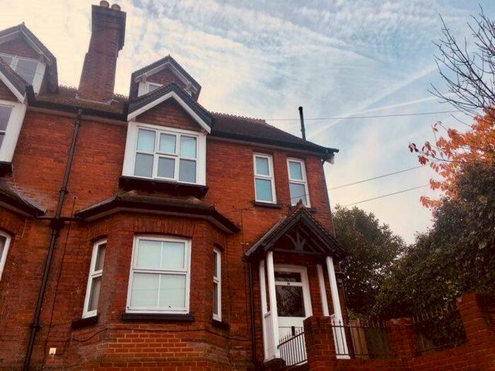 1 Bedroom Flat To Rent In Grovehill Road, Redhill, RH1