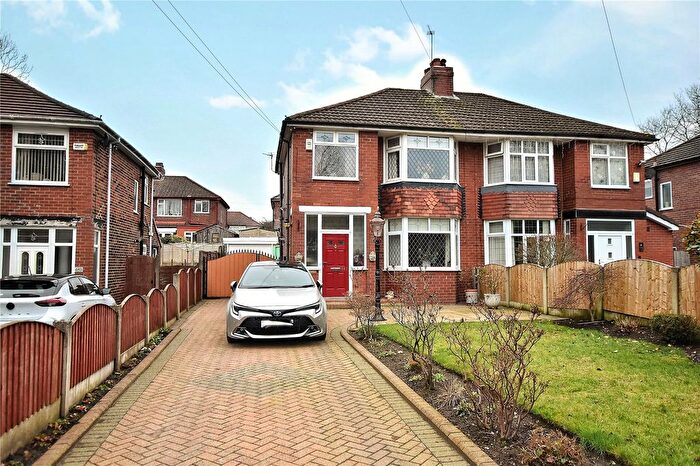 3 Bedroom Semi Detached House For Sale In Oldham Road, Balderstone, Rochdale, Greater Manchester, OL16