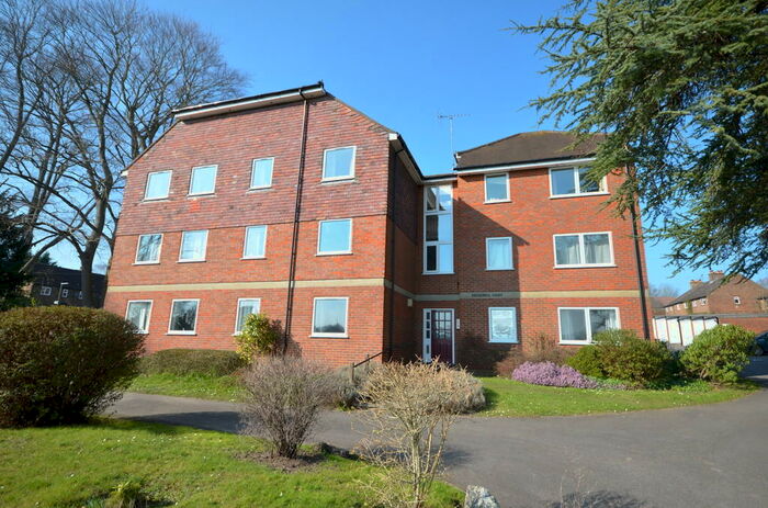 2 Bedroom Flat To Rent In East Street, Farnham, GU9