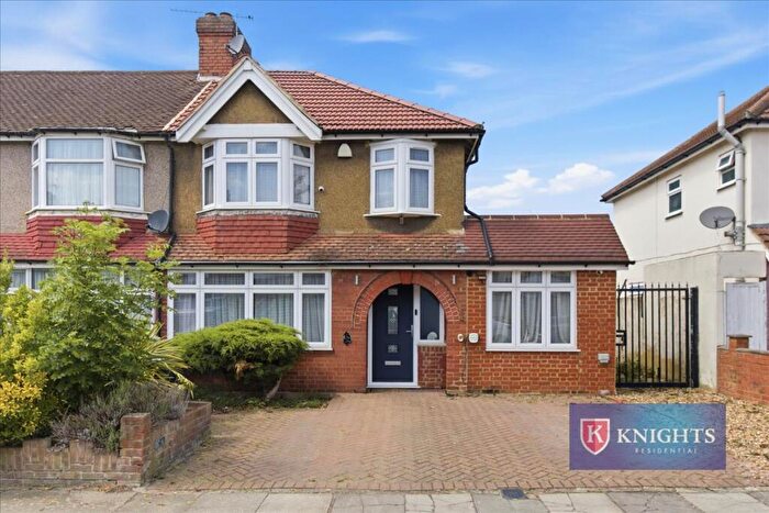3 Bedroom House For Sale In Woodgrange Avenue, London, EN1