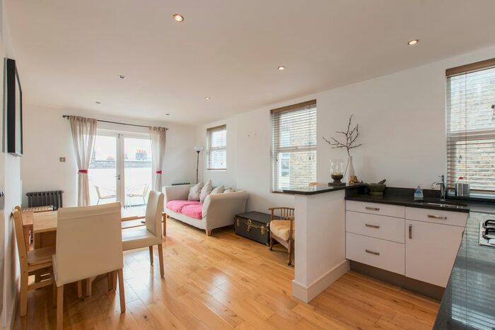 1 Bedroom Flat To Rent In Balham Hill, Clapham South, SW12