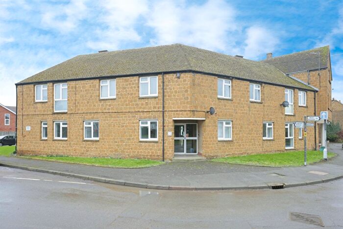 2 Bedroom Flat For Sale In Manor Court, Fenny Compton, Southam, CV47