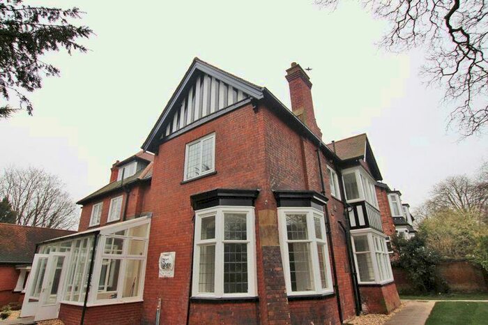 2 Bedroom Flat To Rent In The Lodge, Abbey Road, Grimsby, DN32