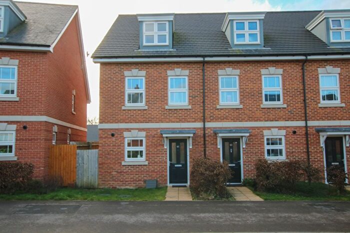 3 Bedroom Terraced House For Sale In Oak Avenue, Wokingham, RG40