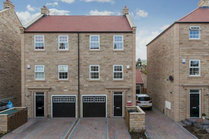 4 Bedroom House To Rent In Scalebor Gardens, Burley In Wharfedale, Ilkley, West Yorkshire, Uk, LS29