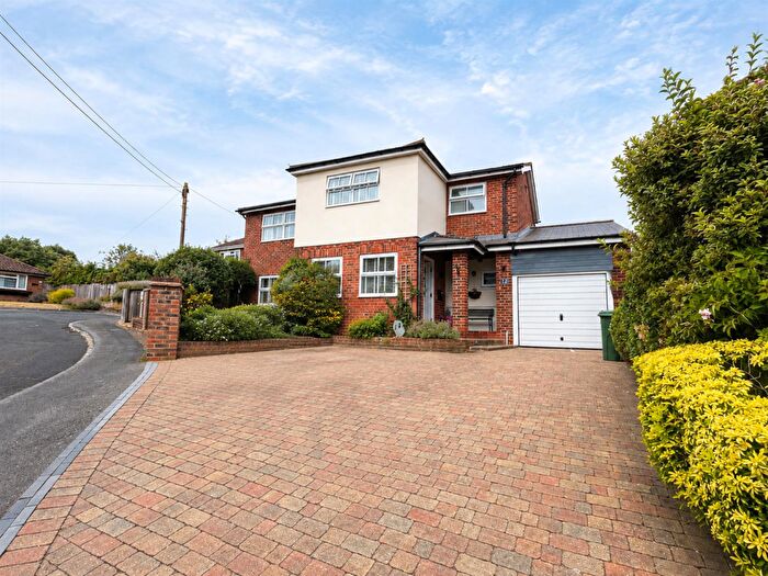 4 Bedroom Detached House For Sale In Farm Close, South Sutton, SM2