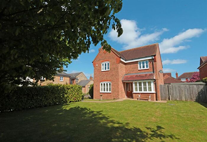 4 Bedroom Detached House For Sale In Blanes Close, Long Crendon, HP18