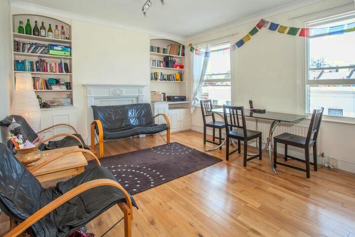 2 Bedroom Flat To Rent In Westville Road, Shepherds Bush, London, W12